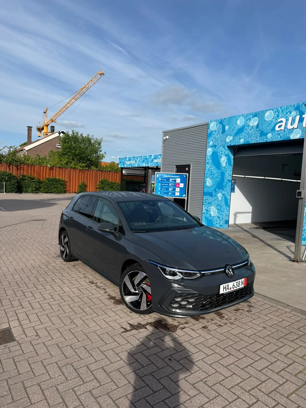 Geïmporteerde grijze Volkswagen Golf GTI